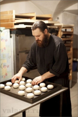 Просфорник на послушании.