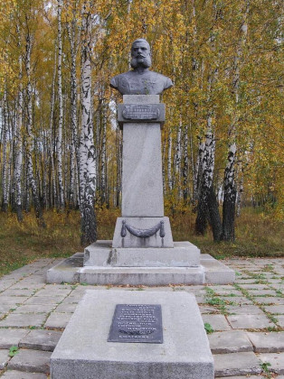 Памятник генерал-майору В.Н. Лаврову