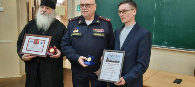 Достойная награда для священнослужителя - медаль "Защитник Русского мира"